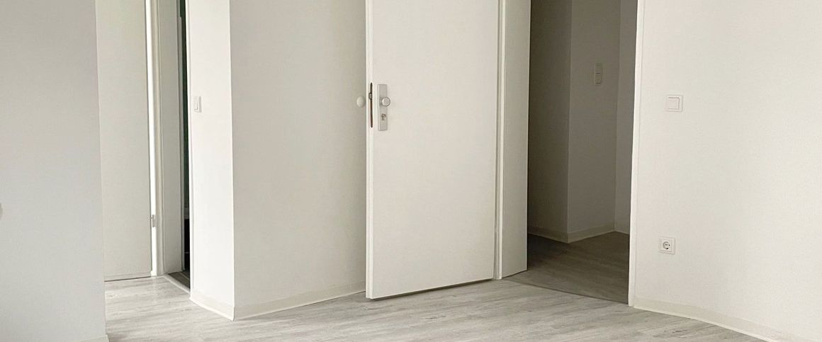 gemütliche Zimmerwohnung in Bielefeld-Mitte am Ravensberger Park mit Einbauküche - Photo 1