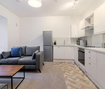 3 bedroom flat to rent - Photo 4