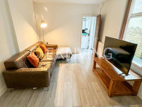 All Professional House Share - Bills included - Diana street Room 3 - Photo 1