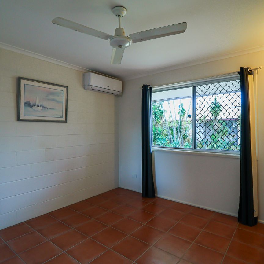 EASY LIVING IN SOUTH GLADSTONE - Photo 1