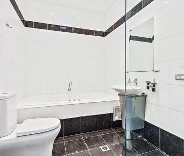 Luxury Penthouse with Sweeping Views - Photo 2