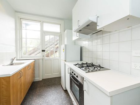 STYLISH DECO LIVING! - Photo 2