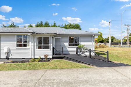 Recently renovated 4 Bedroom - Photo 4