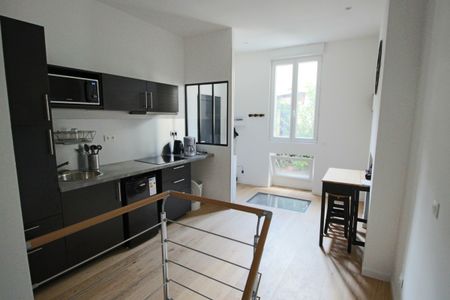 APPARTEMENT TYPE1 BIS AVEC COUR PRIVATIVE BORDEAUX CENTRE SA - Photo 4