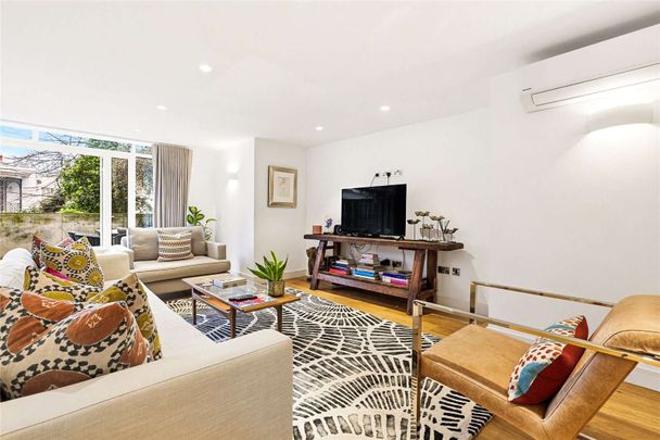 An excellent spacious three bedroom duplex apartment with terrace - Photo 1
