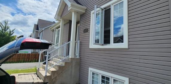 Spacieux appartement à aire ouverte dans un duplex. - Photo 2