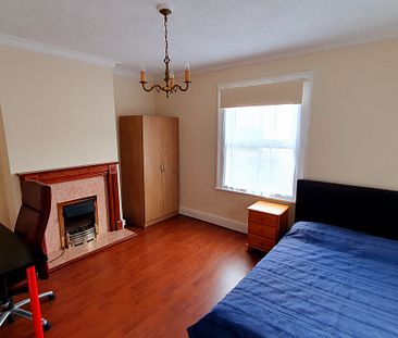 *2 rooms available* 4 bedroom house - Photo 4