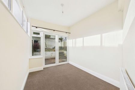 4 bedroom terraced house to rent - Photo 5