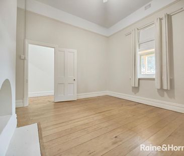 3 Bedroom Stone Home - Photo 6