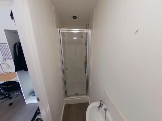 1 bedroom in a house share to rent - Photo 1