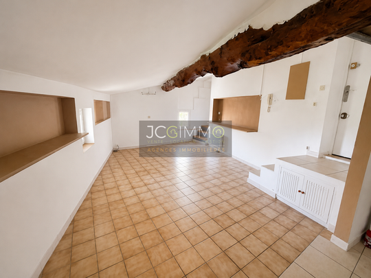 Location Appartement 2 pièces 29m² SOLLIES VILLE 83210 - Photo 1