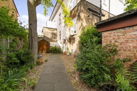 3 bedroom maisonette to rent - Photo 2