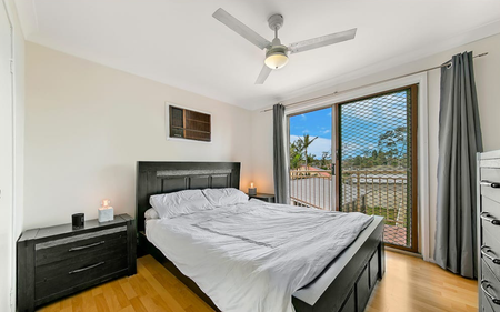 Comfortable 5 Bedroom Home - Photo 2