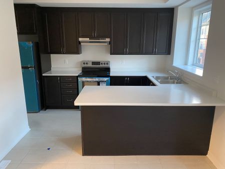 For Lease - 829 Atwater Path, Oshawa, Ontario - Photo 3