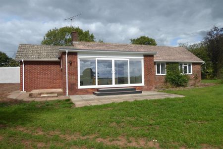 4 bedroom detached bungalow to rent - Photo 2