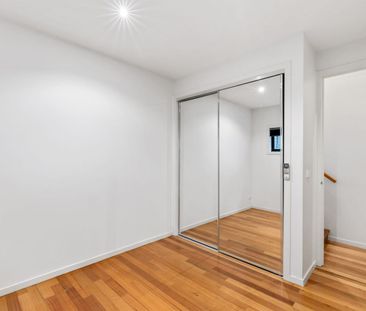 Parkside Oasis - Fully Fenced and Pet Friendly - Photo 6