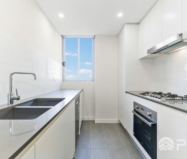 Apartment Beside Holroyd Park – Exceptional Lifestyle Opportunity - Photo 2