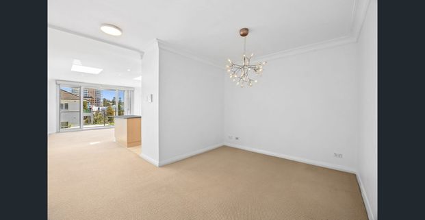 Live the beach dream! 2 extra large car parks. - Photo 1