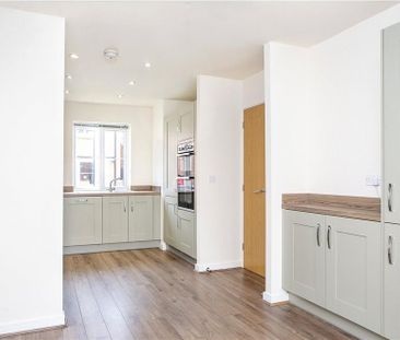 4 bedroom semi-detached house to rent - Photo 3