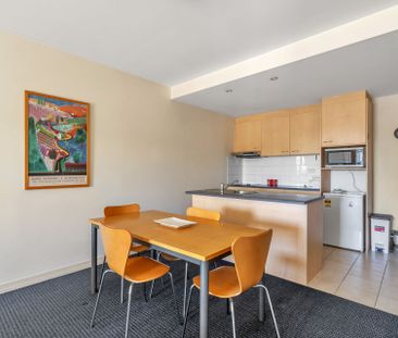 Fully Furnished East End Apartment! - Photo 5