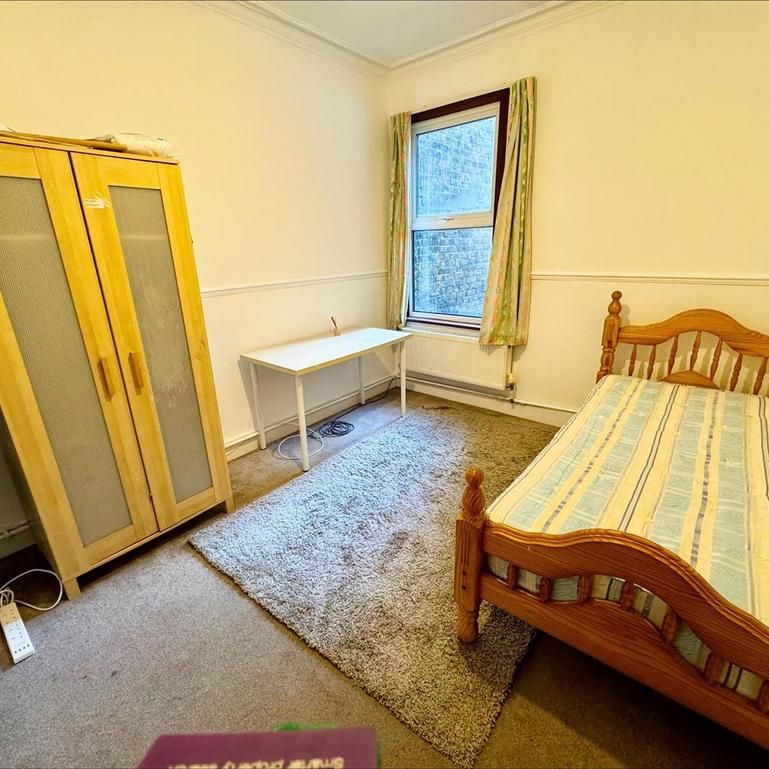 1 bedroom in a house share to rent - Photo 1