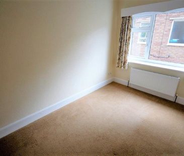 3 bedroom Flat To Let - Photo 1
