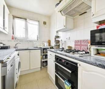2 Bed Flat, Tooting Grove, SW17 - Photo 4