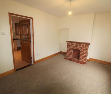 2 bedroom semi-detached house to rent - Photo 5