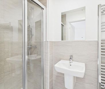 2 bedroom end of terrace house to rent - Photo 3