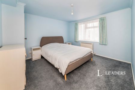 3 bedroom maisonette to rent Orchard Way, RH19 - Photo 4