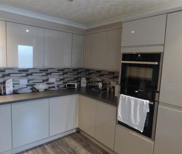 2 bedroom detached bungalow to rent - Photo 2