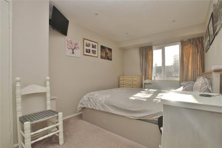 3 bedroom end of terrace house to rent - Photo 4