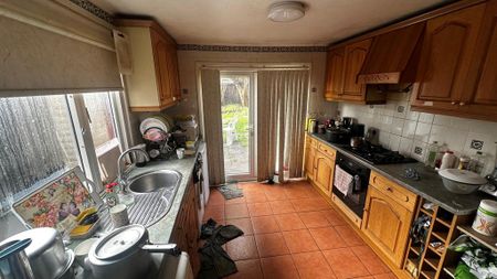 1 bedroom in a house share to rent - Photo 2