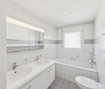 Charmante Dachwohnung - jetzt 1 Monat gratis! - Foto 5