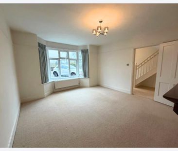 4 bedroom semi-detached house to rent - Photo 2