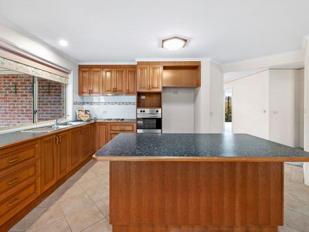 Spacious Family Home! - Photo 5