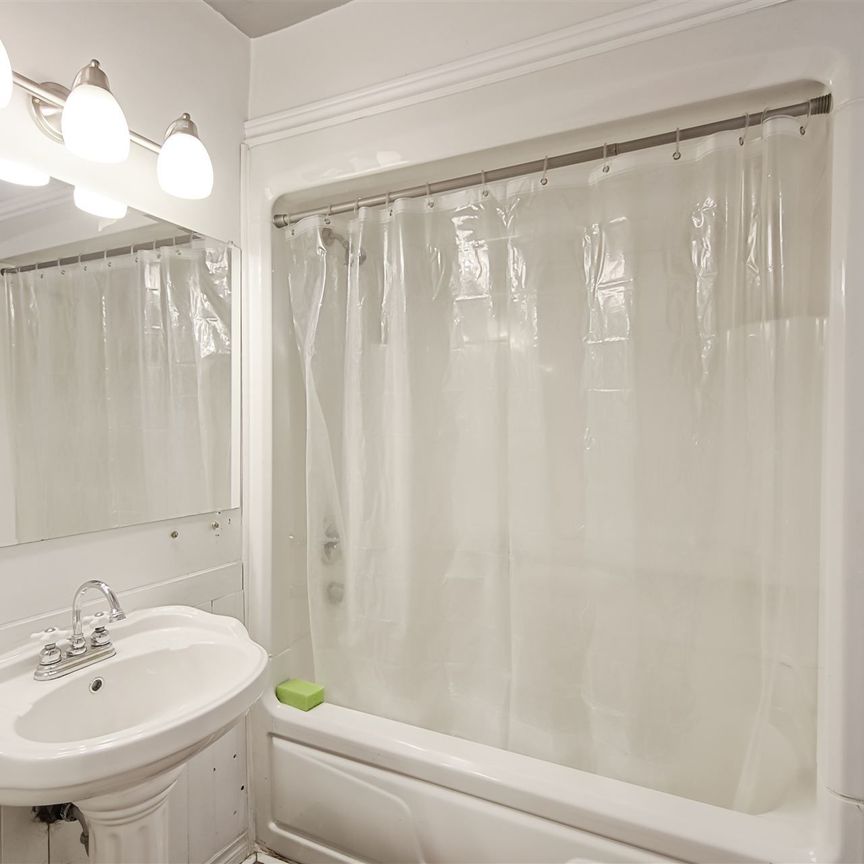 For Lease - 247 Jennings Crescent, Oakville, Ontario - Photo 1