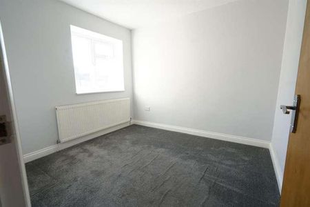 Gipsy Lane, Grays, RM17 - Photo 5