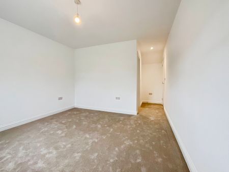 4 bedroom Detached House to let - Photo 5