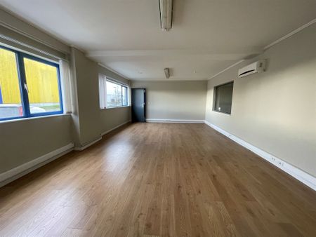 Ruim Magazijn met Kantoorruimte te Huur op Toplocatie - Kontich (Satenrozen) - Photo 5