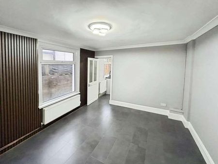 Forrest Road, Cardiff, CF5 - Photo 2