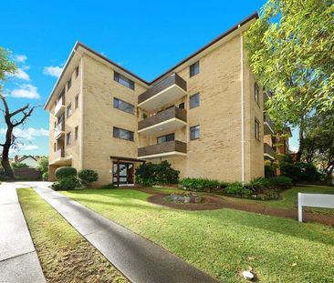 Spacious Two Bedroom Apartment in the Heart of Mortdale - Photo 4