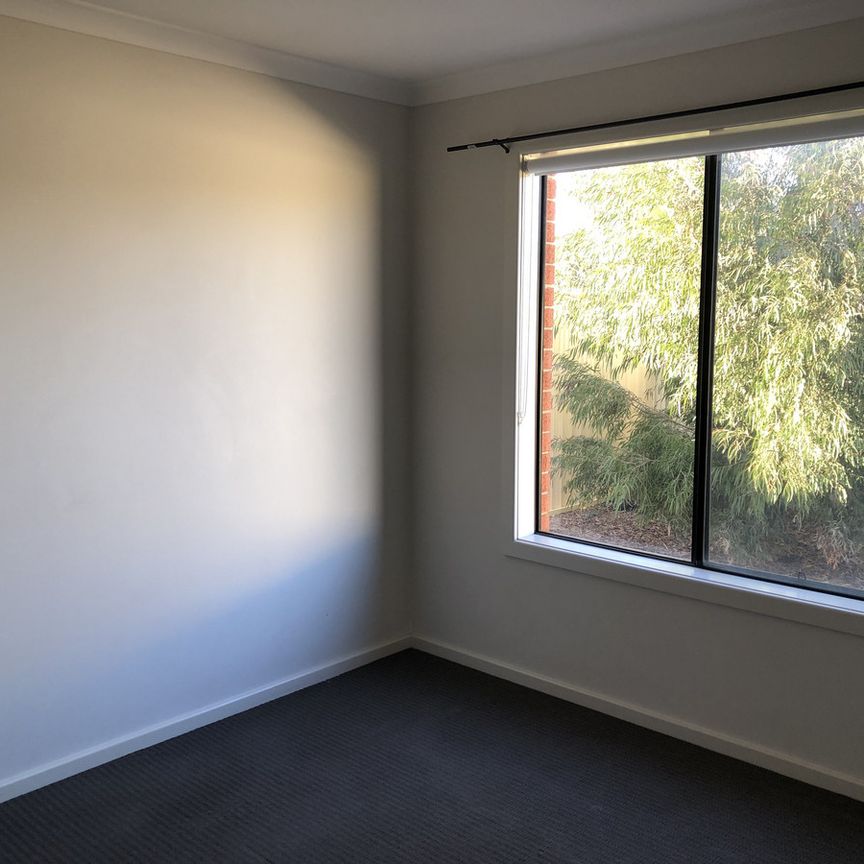 16 Kosciuszko Crescent, Shepparton North VIC 3631 - Photo 1