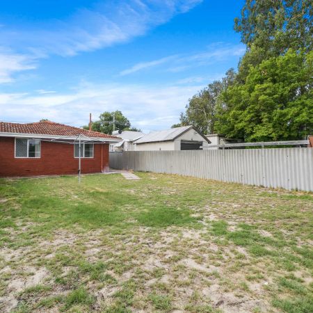 PERFECT LOCATION - Photo 3