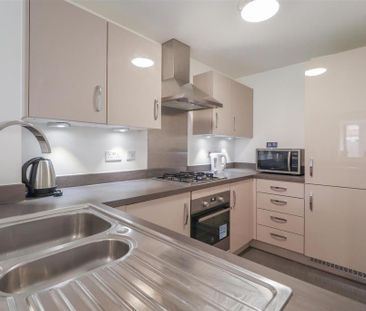 4 bedroom terraced house to rent - Photo 2