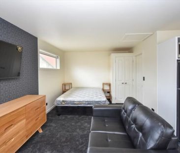 44L Dundas- Available 2026. - Photo 4