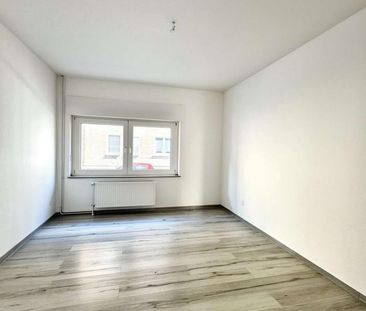Helle 2-Zimmer-Wohnung mit Balkon in zentraler Lage. - Photo 1