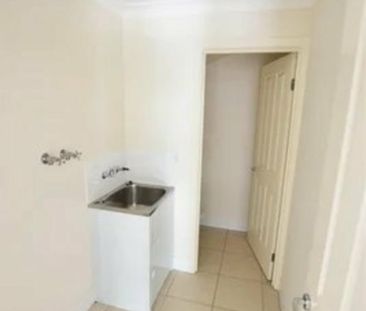 3 BEDROOM TOWNHOUSE IN A QUIET COMPLEX IN KALLANGUR - Photo 4