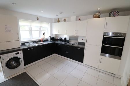 KENSINGTON WAY - BRENTWOOD, Property for rent - Photo 3