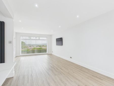 4 bedroom detached house to rent - Photo 4